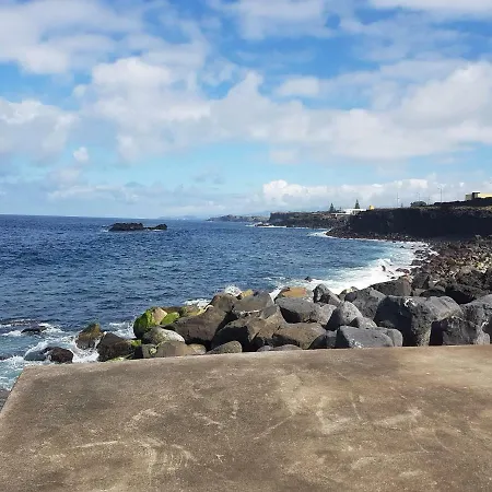 Hébergement de vacances Seaside Azores With Natural Pool, Terrace & Barbecue *