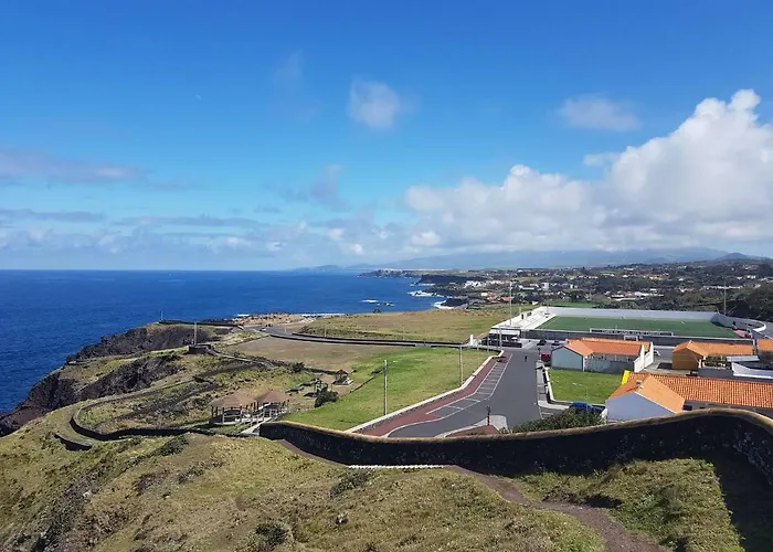 Seaside Azores With Natural Pool, Terrace & Barbecue بيت للعطل كابيلاس