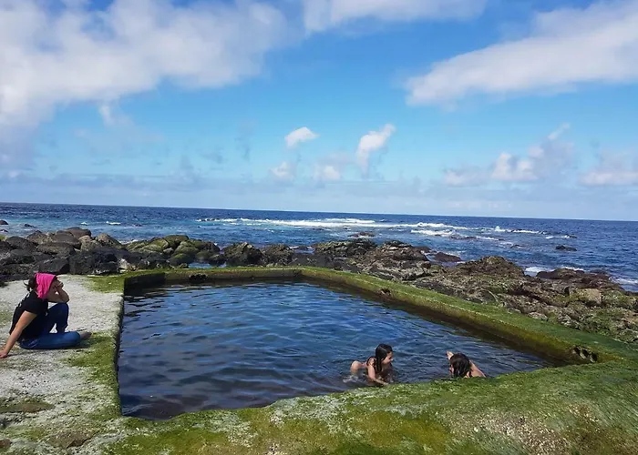 Seaside Azores With Natural Pool, Terrace & Barbecue كابيلاس
