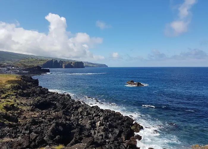 Seaside Azores With Natural Pool, Terrace & Barbecue بيت للعطل