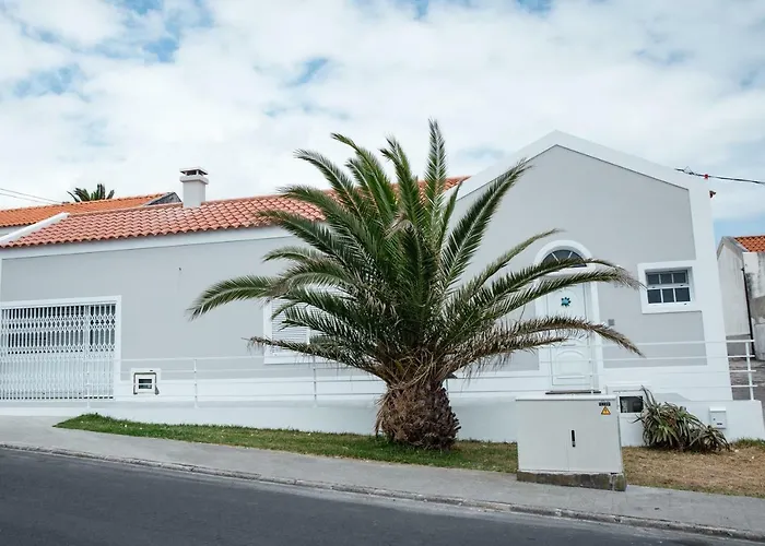 Seaside Azores With Natural Pool, Terrace & Barbecue * كابيلاس