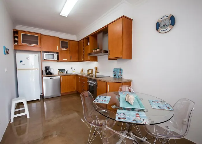 Seaside Azores With Natural Pool, Terrace & Barbecue * كابيلاس