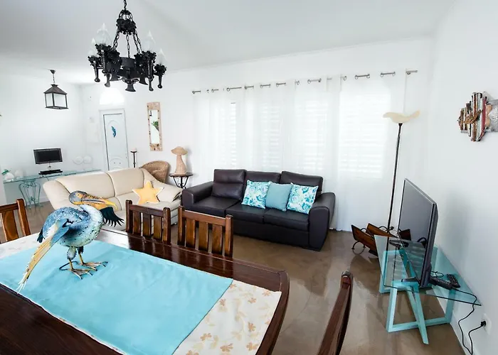 Seaside Azores With Natural Pool, Terrace & Barbecue كابيلاس